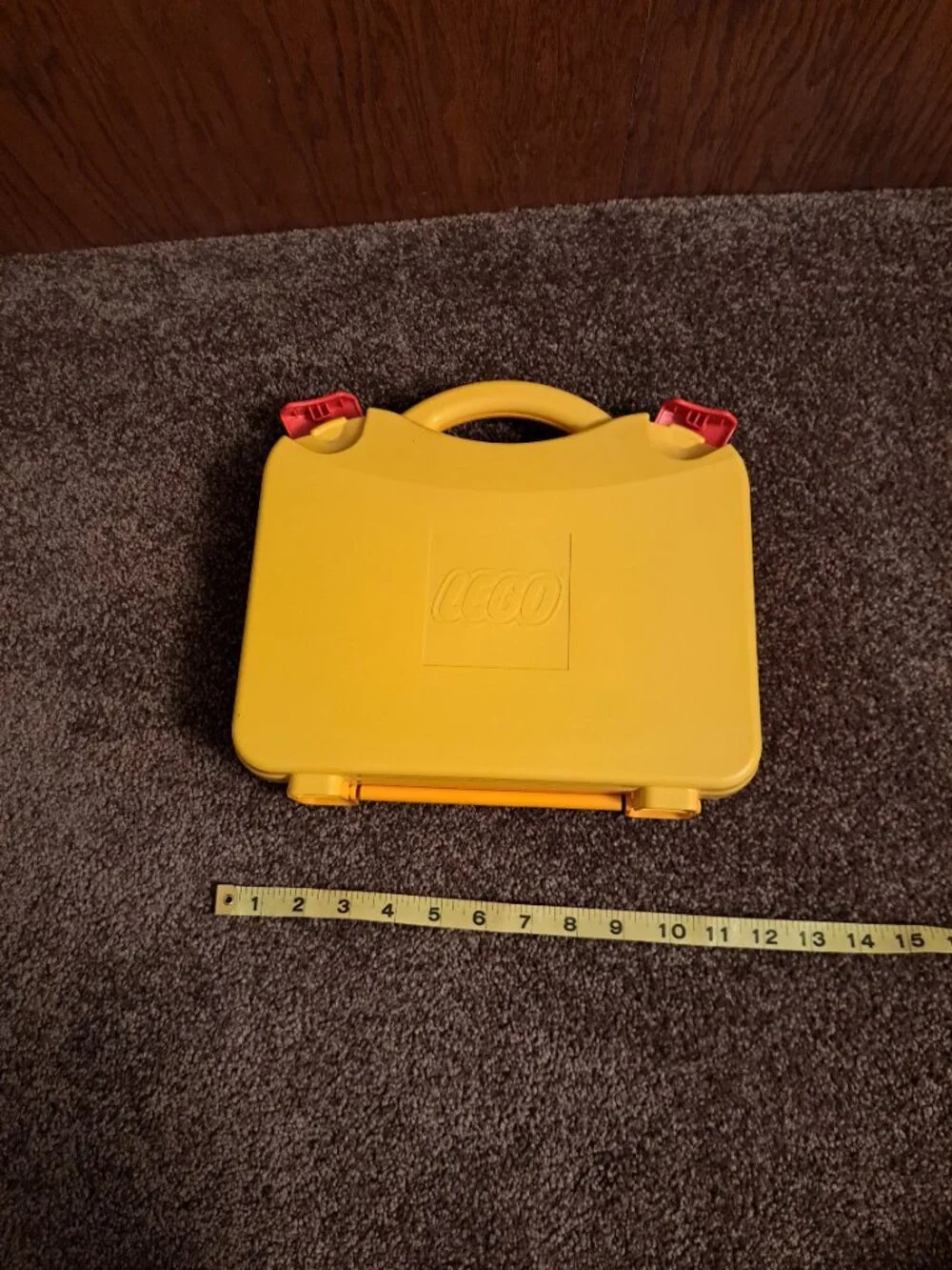 2018 LEGO Classic Creative Suitcase (10713) filled with an assortment of Legos